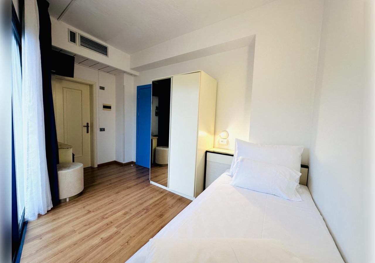 Hi Hotels Riva Del Garda Esterno foto