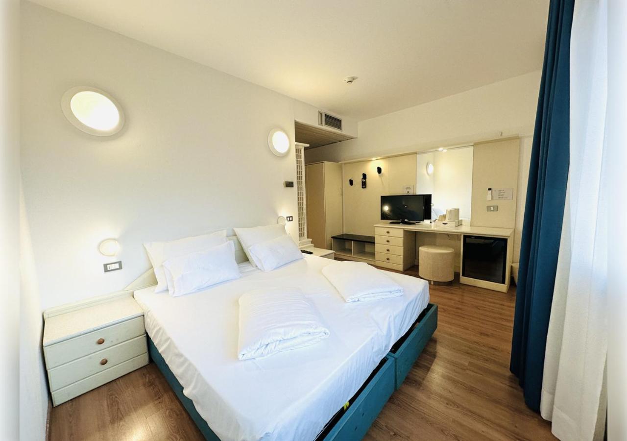 Hi Hotels Riva Del Garda Esterno foto