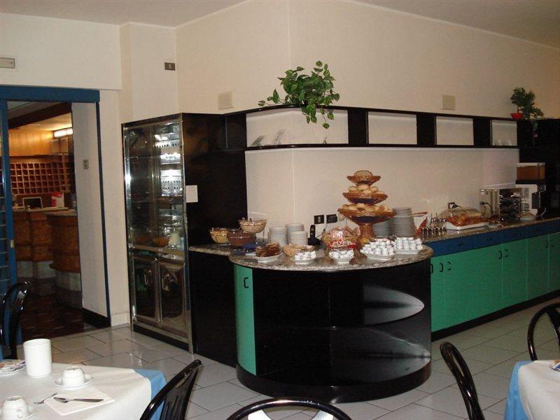 Hi Hotels Riva Del Garda Esterno foto